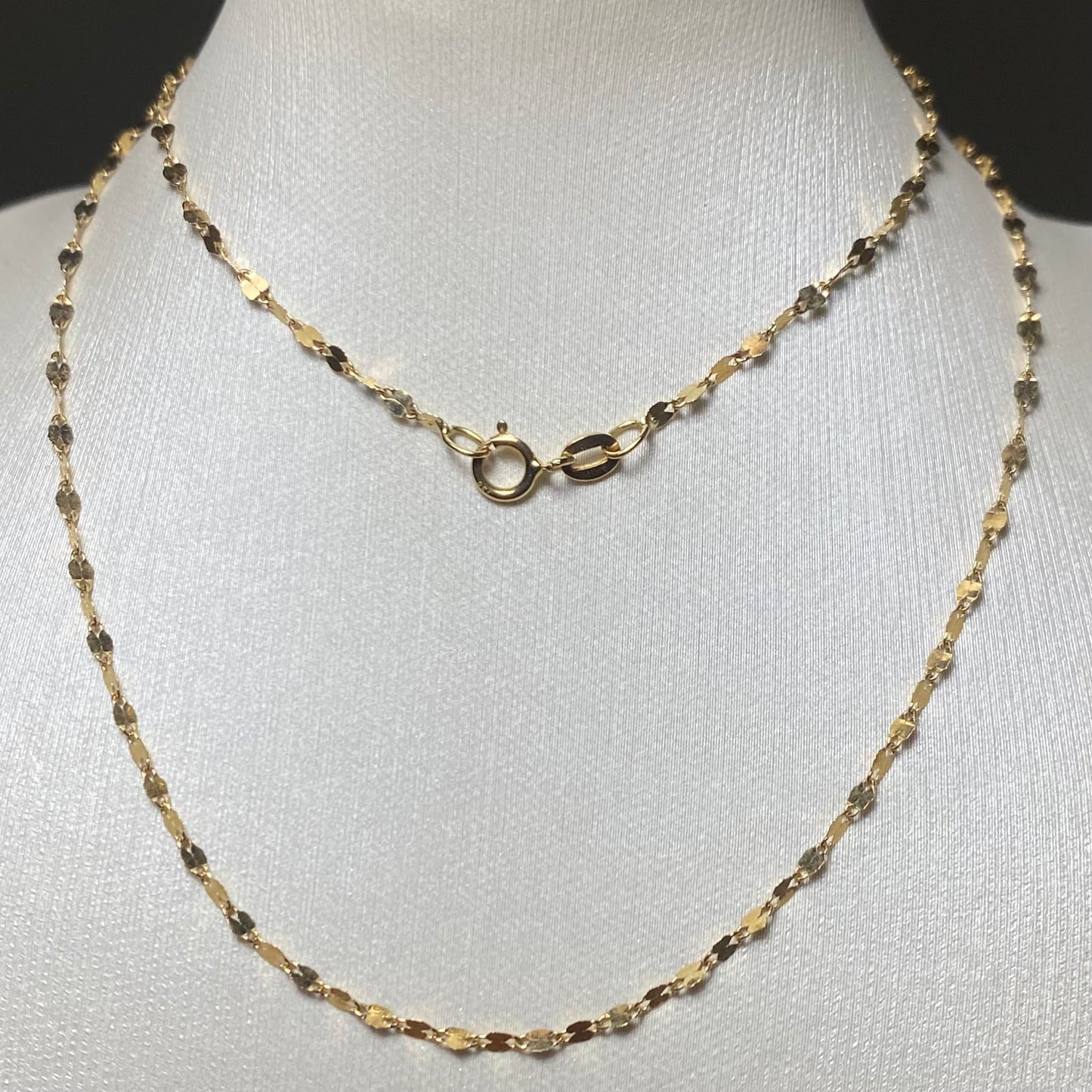 Cadena con eslabones planos en oro 18k