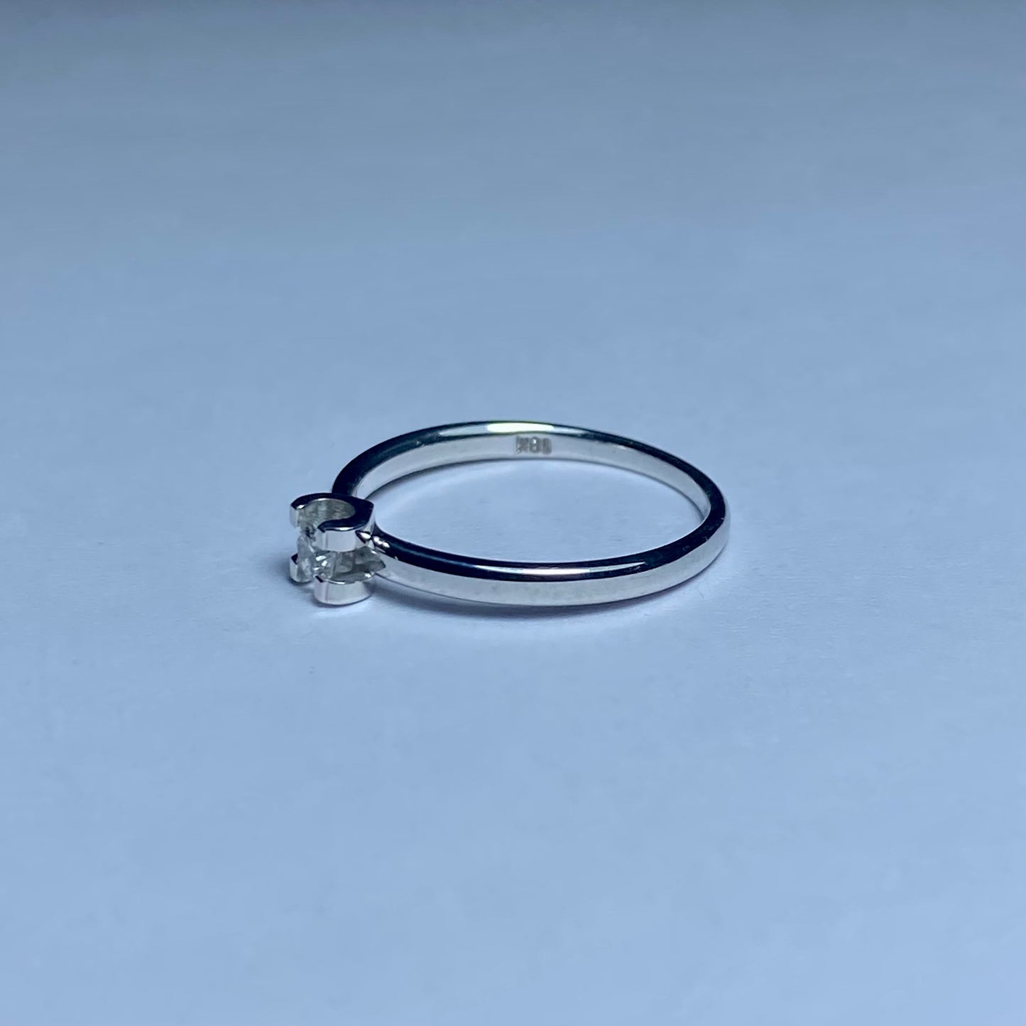 Anillo de Oro Blanco 18k y Diamante Natural