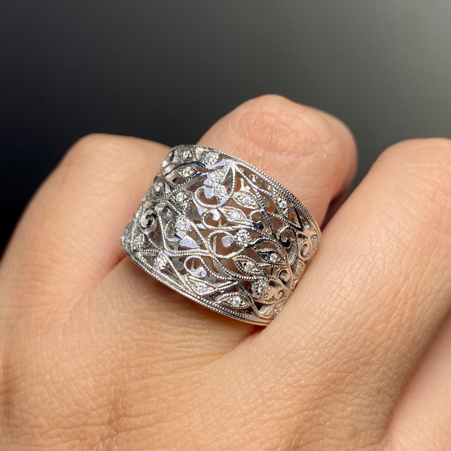 Anillo de Hojas con Diamantes de Laboratorio