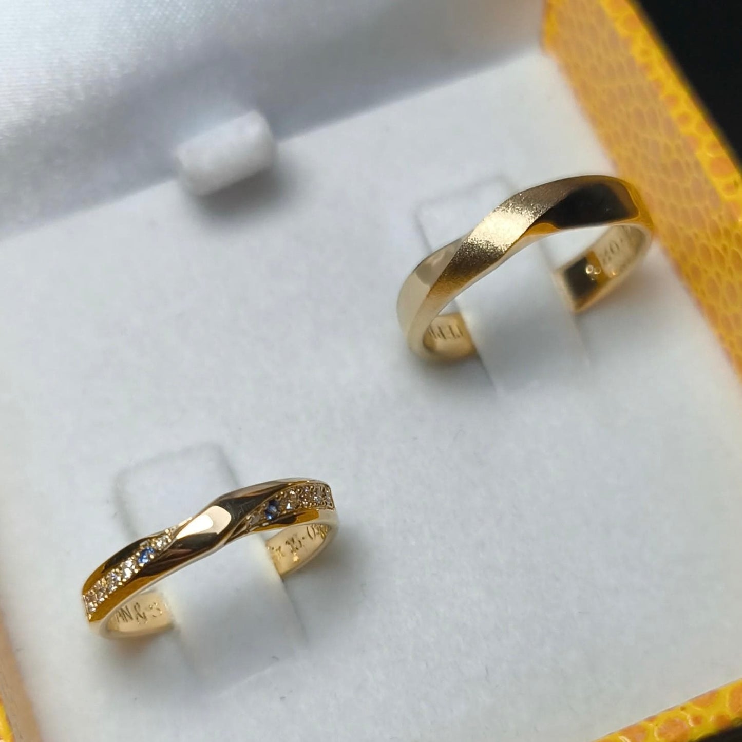 Argollas Entrelazadas en oro 18k