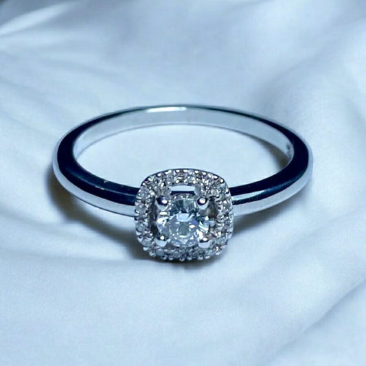 Anillo de Oro Blanco 18k y Diamantes Naturales