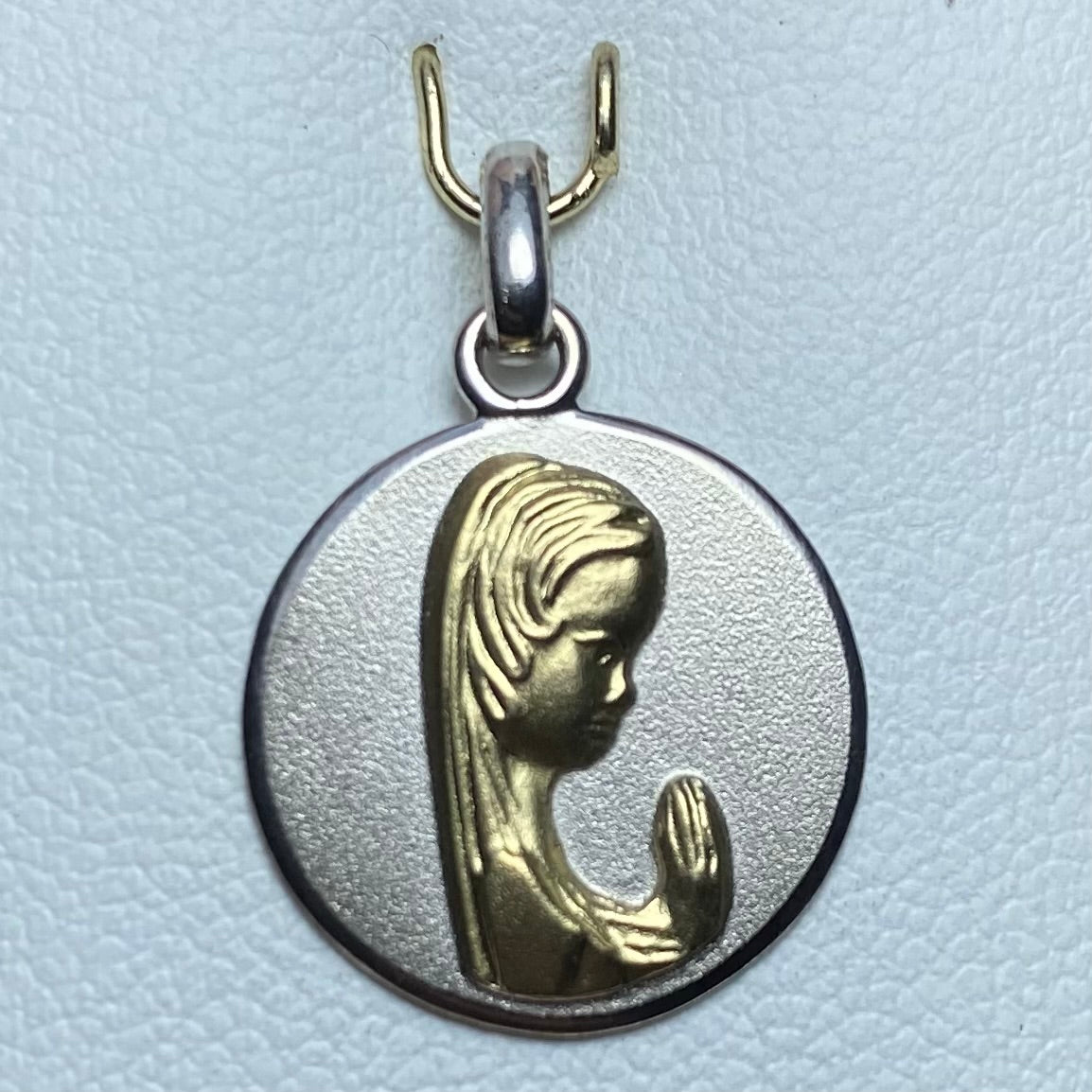 Medalla de la Virgen Niña de perfil